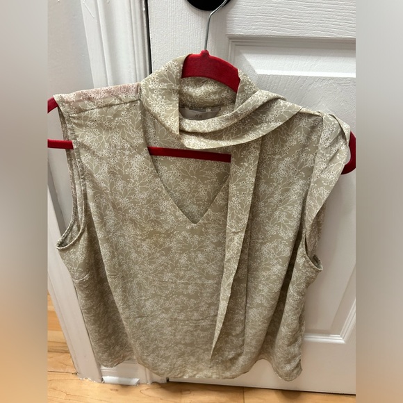 Sleeveless blouse from H&M. Size large. - Picture 3 of 3